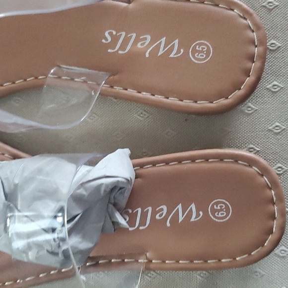 Wells Sliders clear see through color 6.5 new in box - Picture 3 of 4
